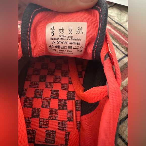 Vans - Picture 2 of 4